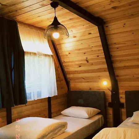 Jakuzili, Lueks Ve Korunakli Ahsap Bungalov. *