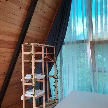 Jakuzili, Lueks Ve Korunakli Ahsap Bungalov.