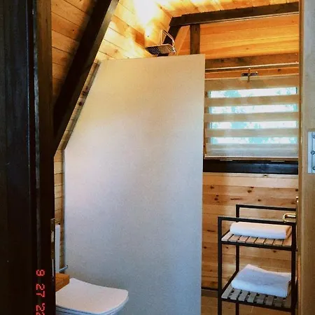 Jakuzili, Lueks Ve Korunakli Ahsap Bungalov. 木屋 *